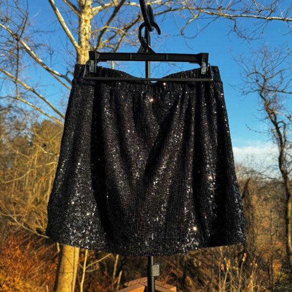 Love on the hanger large black sequin skirt - Picture 3 of 3